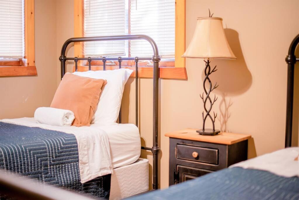 Fall Getaway Resort-3 King Suites, Dog-Friendly Seeley Exterior photo